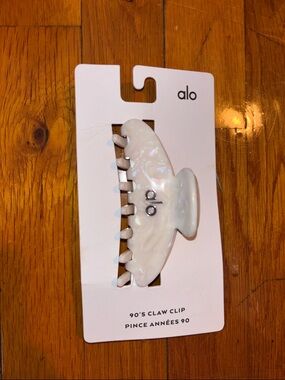 NWT ALO Yoga White Iridescent 90's Claw Hair Clip